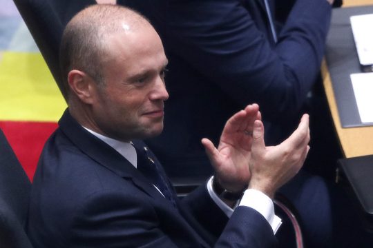 Άμεση παραίτηση του Μαλτέζου πρωθυπουργού ζητά η Ευρωβουλή
