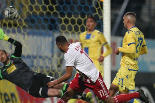 Άνετες νίκες για το δίδυμο κορυφής στη Super League