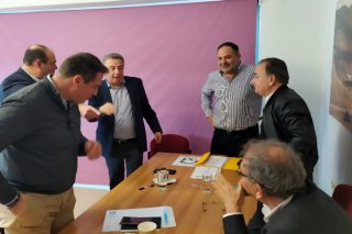 «Απόβαση» Κρητικών στο γραφείο του Στεφανή