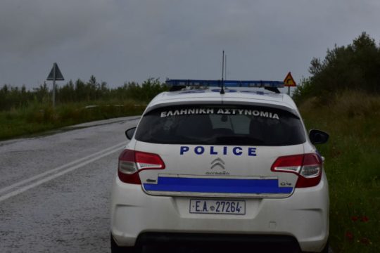 Νεκρός οδηγός ύστερα από εκτροπή οχήματος σε χαράδρα στην Πέλλα
