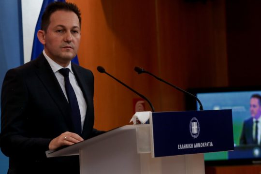 Στη γραμμή…  Χρυσοχοΐδη και ο Πέτσας για την άγρια καταστολή