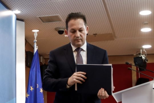 Τα ψέματα Πέτσα για την ενίσχυση του Τύπου
