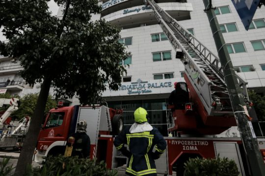 Ενισχύονται οι υποψίες εμπρησμού στο ξενοδοχείο στη Συγγρού