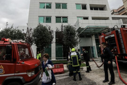Τρεις εστίες πυρκαγιάς στο ξενοδοχείο στη Συγγρού