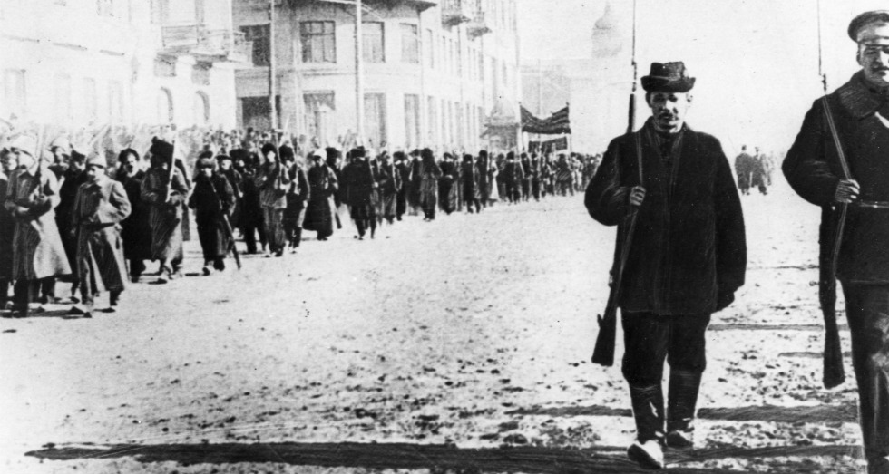 Η Οκτωβριανή Επανάσταση, η Ρόζα Λούξεμπουργκ, οι Σάιλοκ, οι αετοί και οι κότες