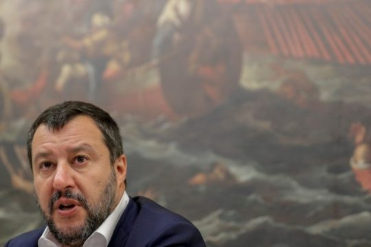 Στο δικαστήριο ο Σαλβίνι για τις πτήσεις με τη «Φεράρι των ουρανών»