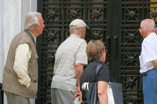 Ελάχιστη η φορολογική ελάφρυνση για μισθωτούς και συνταξιούχους λέει ο ΣΥΡΙΖΑ