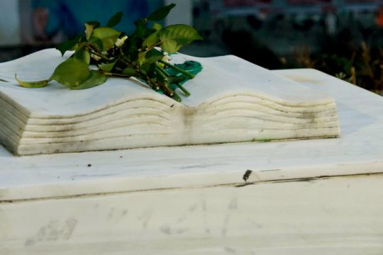 Βεβήλωσαν ξανά το μνημείο για τον Νίκο Τεμπονέρα