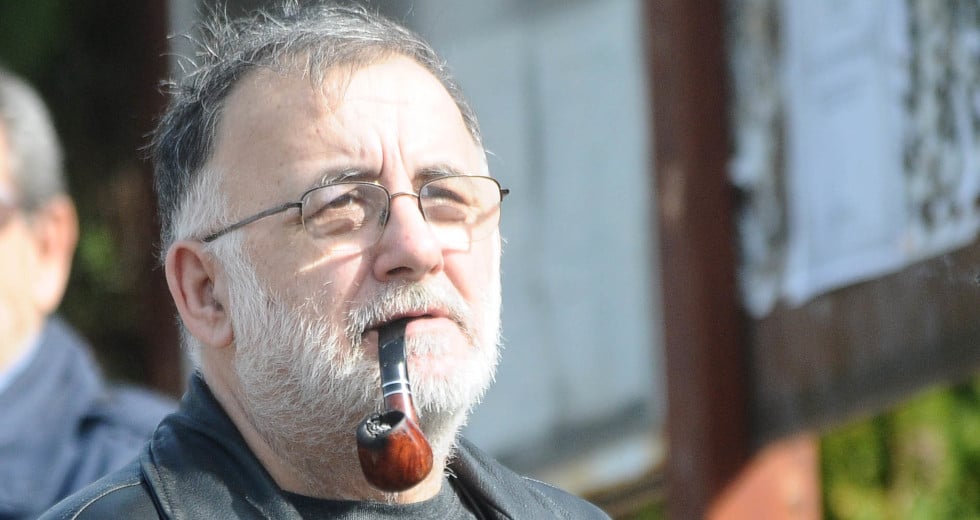Τα δύο τραγούδια που ακούστηκαν στην κηδεία του Θάνου Μικρούτσικου