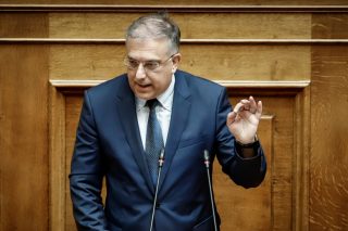 Πίνουν στην υγειά του Δημοσίου