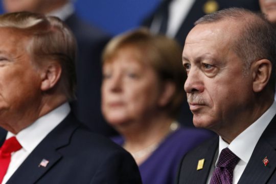 Τα βρήκαν Τραμπ – Ερντογάν για την ενίσχυση της άμυνας των Βαλτικών χωρών