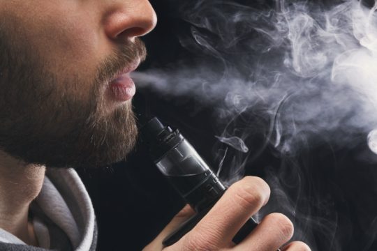 Έρευνα κατέγραψε σχέση ηλεκτρονικού τσιγάρου και κατάθλιψης