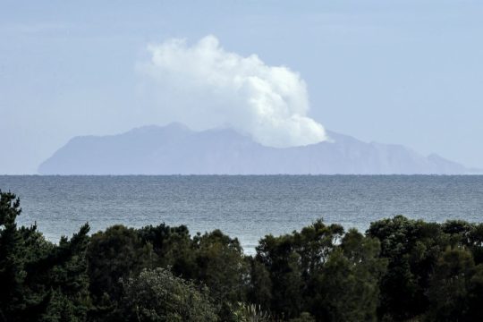 Τουλάχιστον εννέα αγνοούνται στην έκρηξη του ηφαιστείου της Ν. Ζηλανδίας