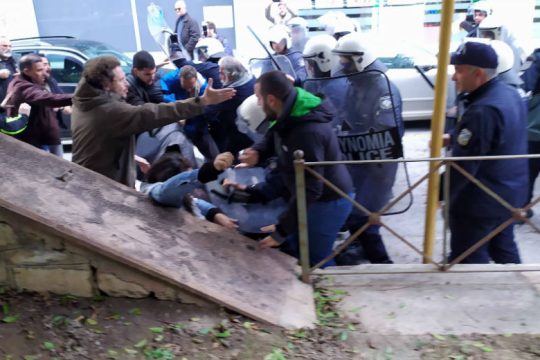 Ηράκλειο: Καταγγέλλουν την αστυνομική βία εις βάρος των αγροτών