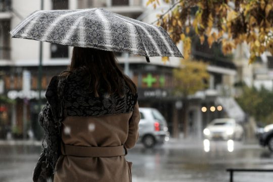 Πτώση θερμοκρασίας, βροχές και θυελλώδεις άνεμοι στα πελάγη