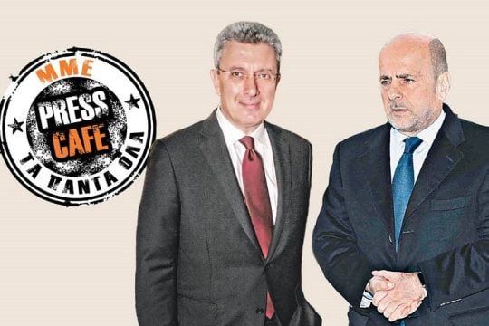 Στον καθρέφτη του κοιτιέται και από μόνος του… αγαπιέται!