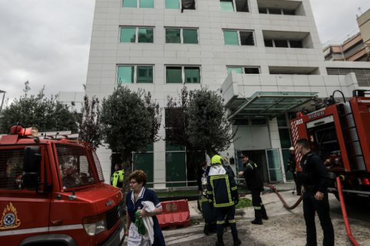 Υπό έλεγχο η φωτιά σε ξενοδοχείο στη λ. Συγγρού -τρεις τραυματίες