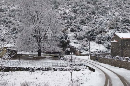 Πού έχει διακοπεί η κυκλοφορία, πού χρειάζονται αντιολισθητικές αλυσίδες