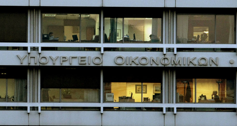Σε αναμονή 5,5 δισ. για να κλείσει ο προϋπολογισμός