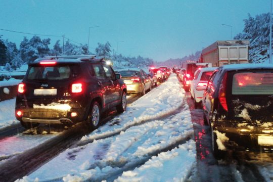 Στην επίθεση ο ΣΥΡΙΖΑ μετά την πολύωρη ταλαιπωρία στην εθνική οδό