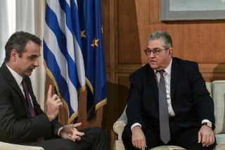 Ασυμφωνία ακόμα και στη… γραβάτα