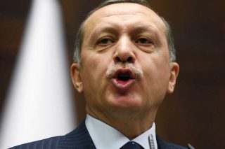 Νέα πρόκληση από Ερντογάν, ίσες αποστάσεις τηρεί ο Τραμπ