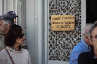 Αυστηροί έλεγχοι στις δαπάνες