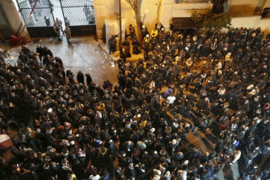 Δεύτερη νύχτα επεισοδίων στη Βηρυτό με δεκάδες τραυματίες