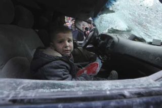 Κι άλλοι νεκροί στην Ιντλίμπ, κι άλλοι πρόσφυγες στη μεθόριο