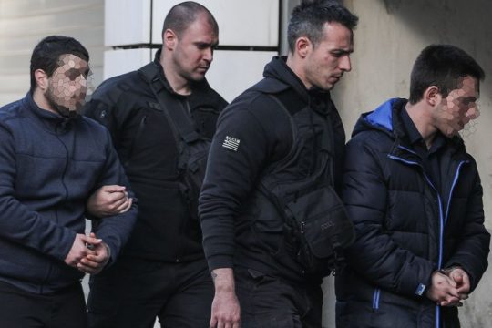 «Στο εδώλιο θα έπρεπε να κάθονται και οι γονείς τους»