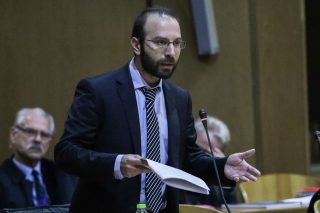 Γιατί προτιμούσε το σκοτάδι η Χρυσή Αυγή