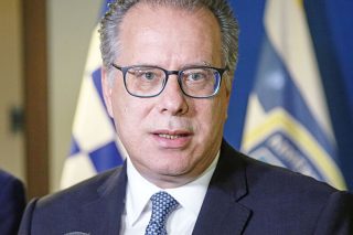 Πρωτοβουλίες κατά προσφύγων