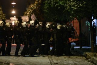 «Μάθημα Δημοκρατίας» η επιχείρηση «σοκ και δέος» στο Κουκάκι