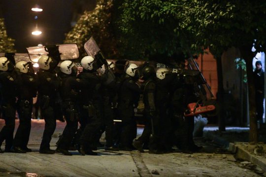 «Μάθημα Δημοκρατίας» η επιχείρηση «σοκ και δέος» στο Κουκάκι
