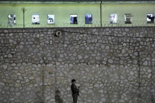 Στο σκοτάδι οι φυλακές, το κυβερνητικό «όραμα»