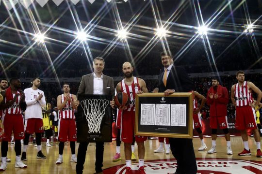 Στην κορυφή ο Βασίλης, στα Τάρταρα ο Ολυμπιακός