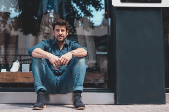 Χαμαιλέων με νωπή λαϊκή εντολή