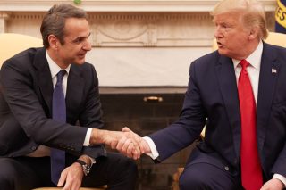 Όταν ο Τραμπ «επαινεί» τον Μητσοτάκη…