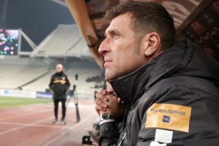 Μένει με μόλις δύο στόπερ η ΑΕΚ 
