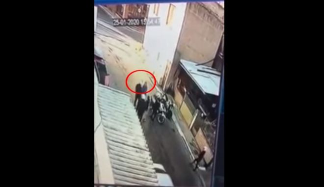 Αστυνομικός κακοποιεί εντεκάχρονο