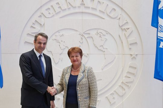 Σενάριο εξόφλησης του συνόλου των δανείων από το ΔΝΤ