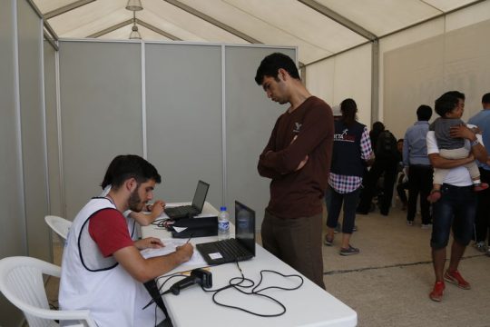 Ο δωδεκάλογος των Δένδια – Χρυσοχοΐδη για τις «ασφαλείς χώρες καταγωγής»