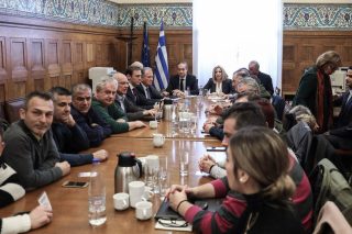 Ο Χατζηδάκης ξεπουλάει τη ΛΑΡΚΟ
