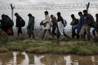«Ηξεις-αφήξεις» για τις προσφυγικές δομές στον Εβρο