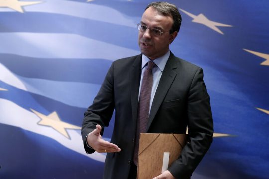 Ούτε φωνή ούτε ακρόαση για τα πλεονάσματα