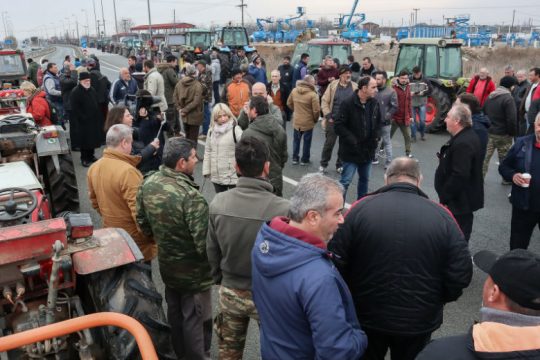 Στους δρόμους οι αγρότες σε Λάρισα, Καρδίτσα και Αργολίδα