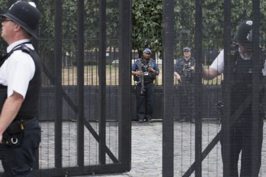 Σε αγγλική λίστα με τρομοκρατικές οργανώσεις Greenpeace και Peta
