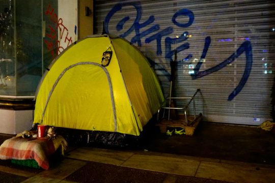 Παρατείνονται τα έκτακτα μέτρα προστασίας των αστέγων από τον Δήμο Αθηναίων