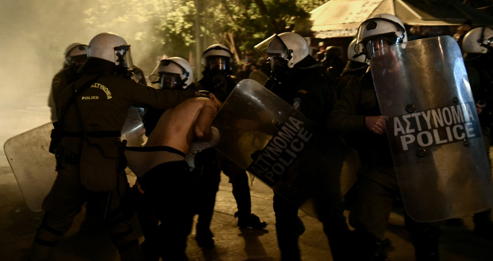 Εθνική Επιτροπή για τα Δικαιώματα του Ανθρώπου: Υπό έρευνα οι καταγγελίες περί αστυνομικής βίας