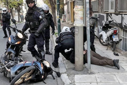 Καπελώνοντας απροκάλυπτα τους εισαγγελείς